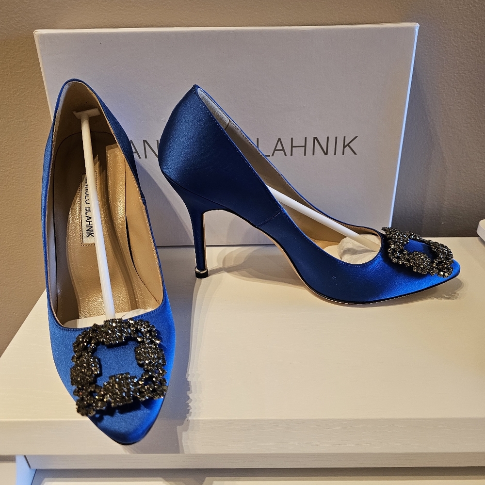 Manolo Blahnik Hangisi 105MM Satin Pumps